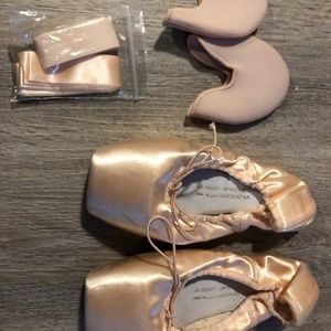 Brand New Pointe Shoes - Never Worn